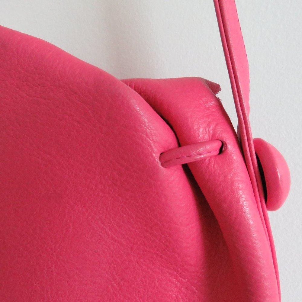 VINTAGE 80s CARLOS FALCHI Bubblegum Pink Leather Butterfly Slouch Crossbody Bag - Picture 12 of 16